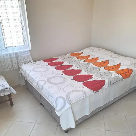 Sevgi Plajinda Mustakil * Kusadasi